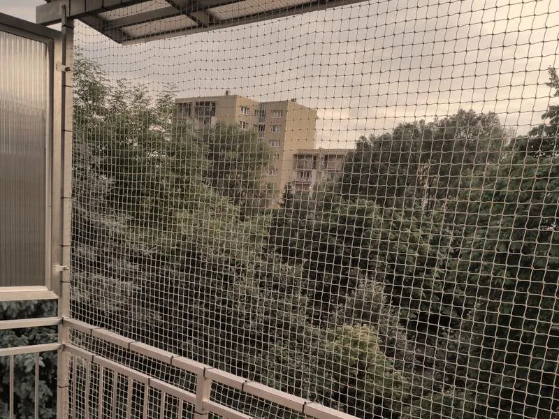 Montaż siatki na balkon